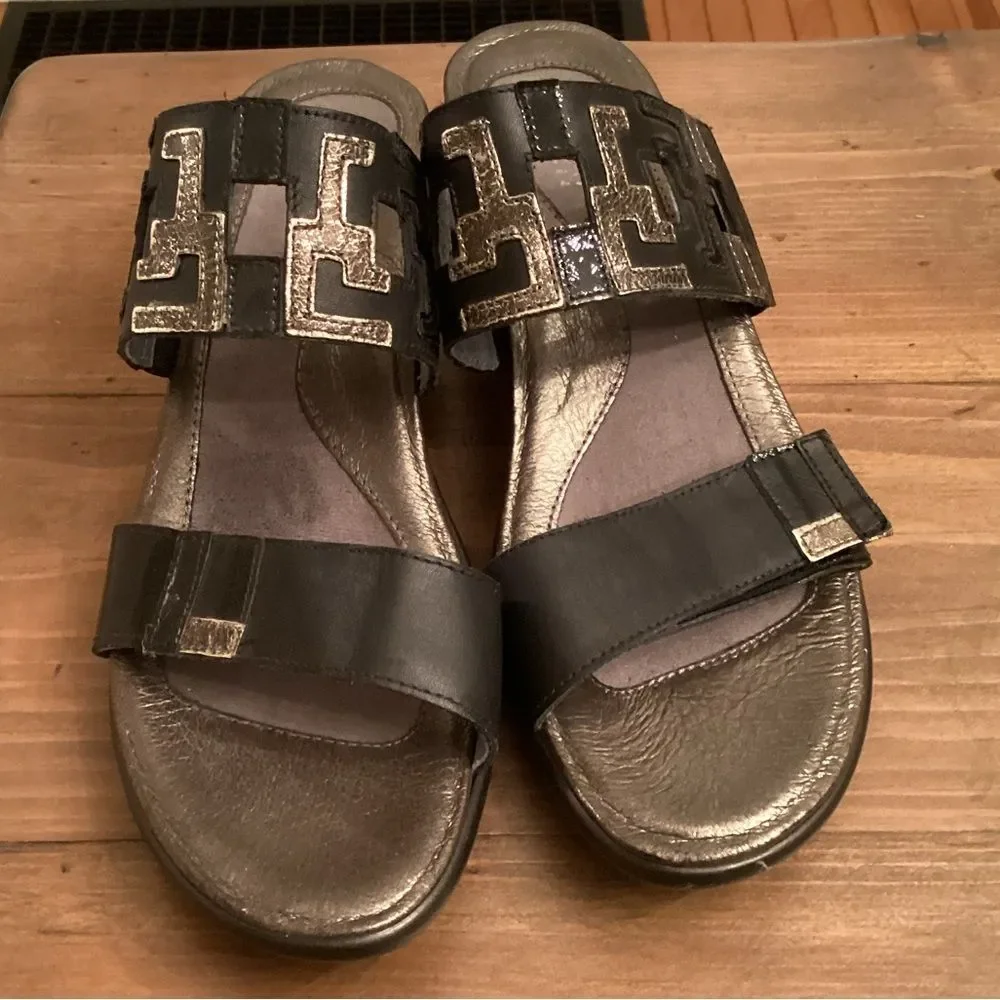 NAOT TREASURE WEDGE SANDAL SIZE 40 9 / 9.5  BLACK PATENT METALLIC SILVER PATTERN